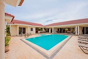 Privacy and Comfort Luxury 6 Bedroom Villa