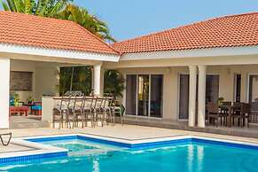 Privacy and Comfort Luxury 6 Bedroom Villa