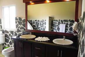 Elegant and Private 4 Bedroom Villa
