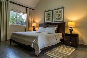 Villa Equipped With an Infinity Edged Pool in Gated Community
