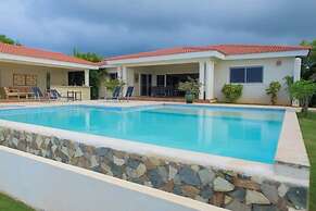 New Villa With Infinity Pool