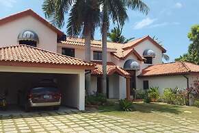 Spacious Oceanfront Villa
