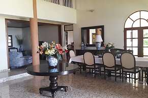 Spacious Oceanfront Villa