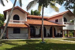 Spacious Oceanfront Villa