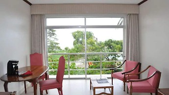Pegasus Hotel By the Waterfront