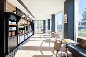 B&B HOTEL MASSY Gare TGV