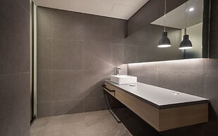 H hotel