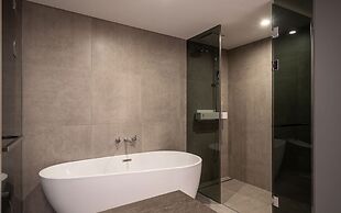 H hotel