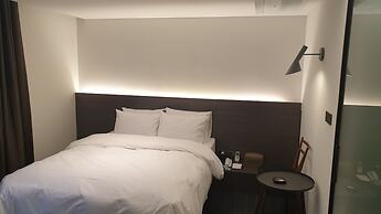 H hotel