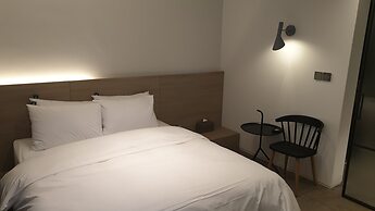 H hotel