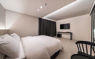 H hotel