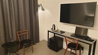 H hotel