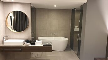 H hotel