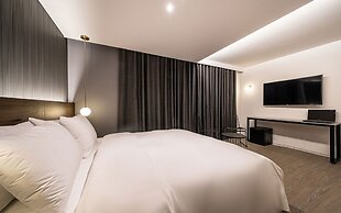 H hotel