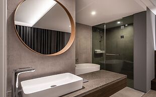 H hotel