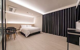 H hotel
