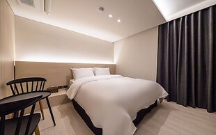 H hotel
