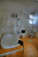 Halls Creek Motel