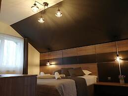Green Wood Residence