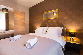 Laufer Apartment