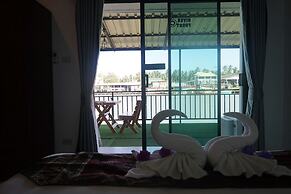 Chaiyai River Front Hotel
