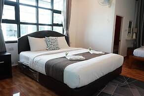 Chaiyai River Front Hotel