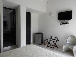 Lili House