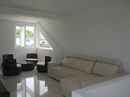 Lili House