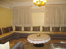 Stylish 4 Bedrooms Villa Ref 1081