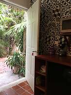Cozy Downtown Studio for Two
