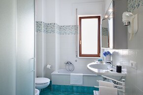 Les Suites des Tout le Monde