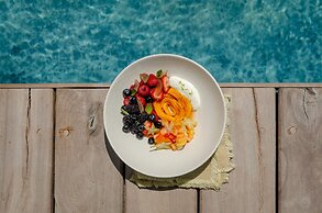Radhoo Tulum