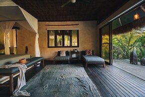 Radhoo Tulum