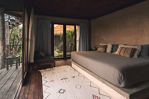 Radhoo Tulum