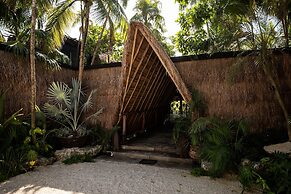 Radhoo Tulum