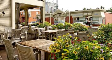 Auberge Ayers Cliff