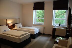 Hotel Adena