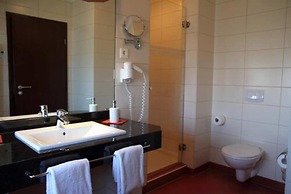 Hotel Adena