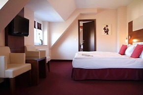 Hotel Adena