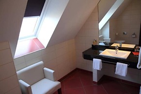 Hotel Adena