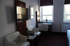 Hotel Adena