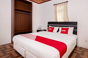 OYO 1812 Dg Inn