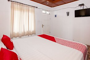 OYO 1812 Dg Inn