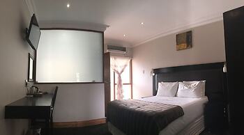 Hotel Savera