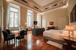Royal Palace Luxury Suites & Hotel