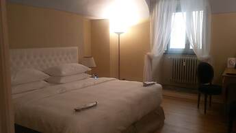 Royal Palace Luxury Suites & Hotel