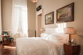 Royal Palace Luxury Suites & Hotel