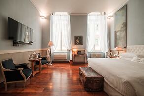 Royal Palace Luxury Suites & Hotel