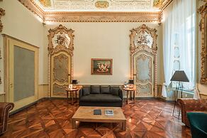 Royal Palace Luxury Suites & Hotel