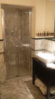 Royal Palace Luxury Suites & Hotel